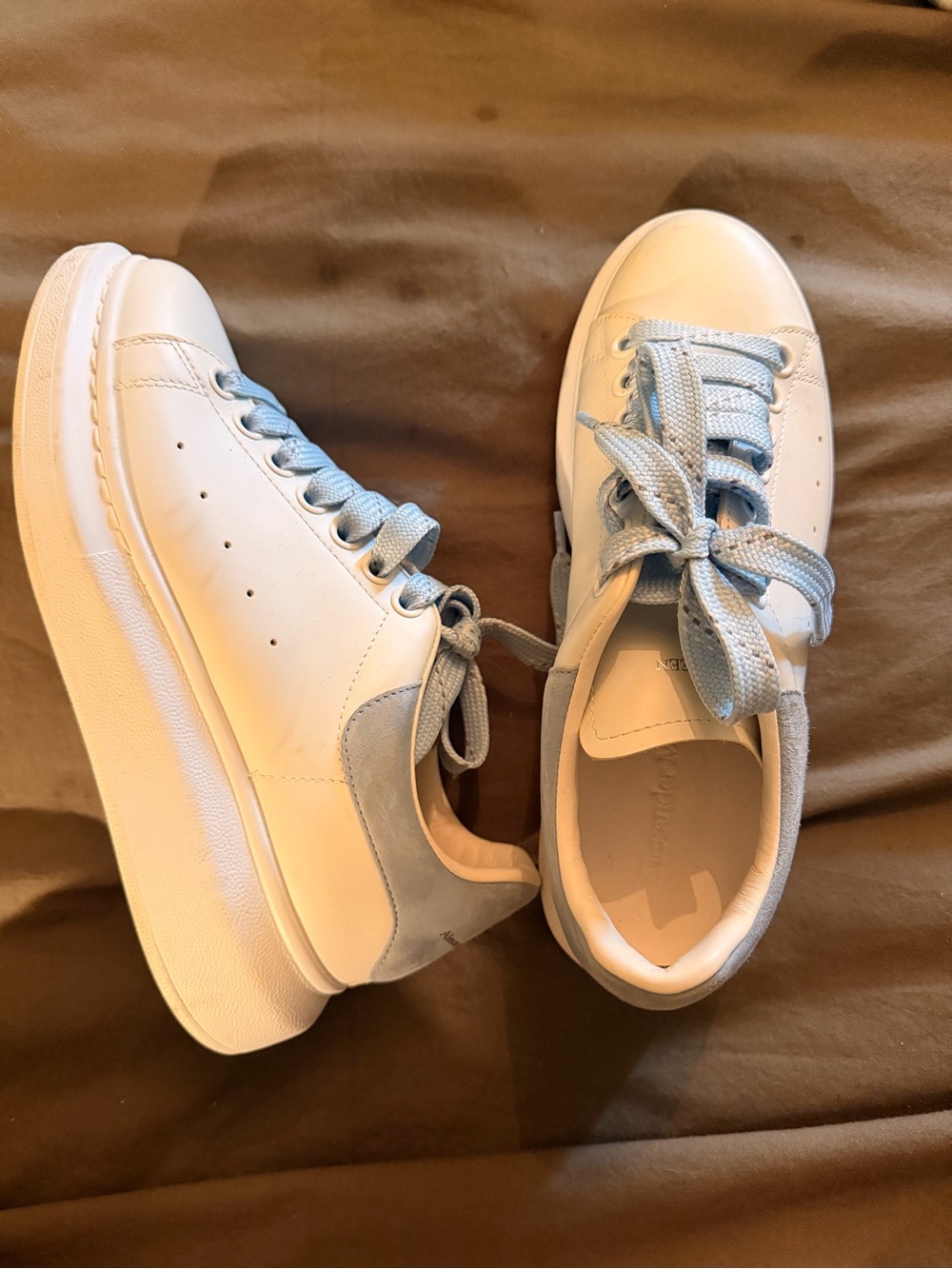 Alexander McQueen Women Oversized sneakers white/blue